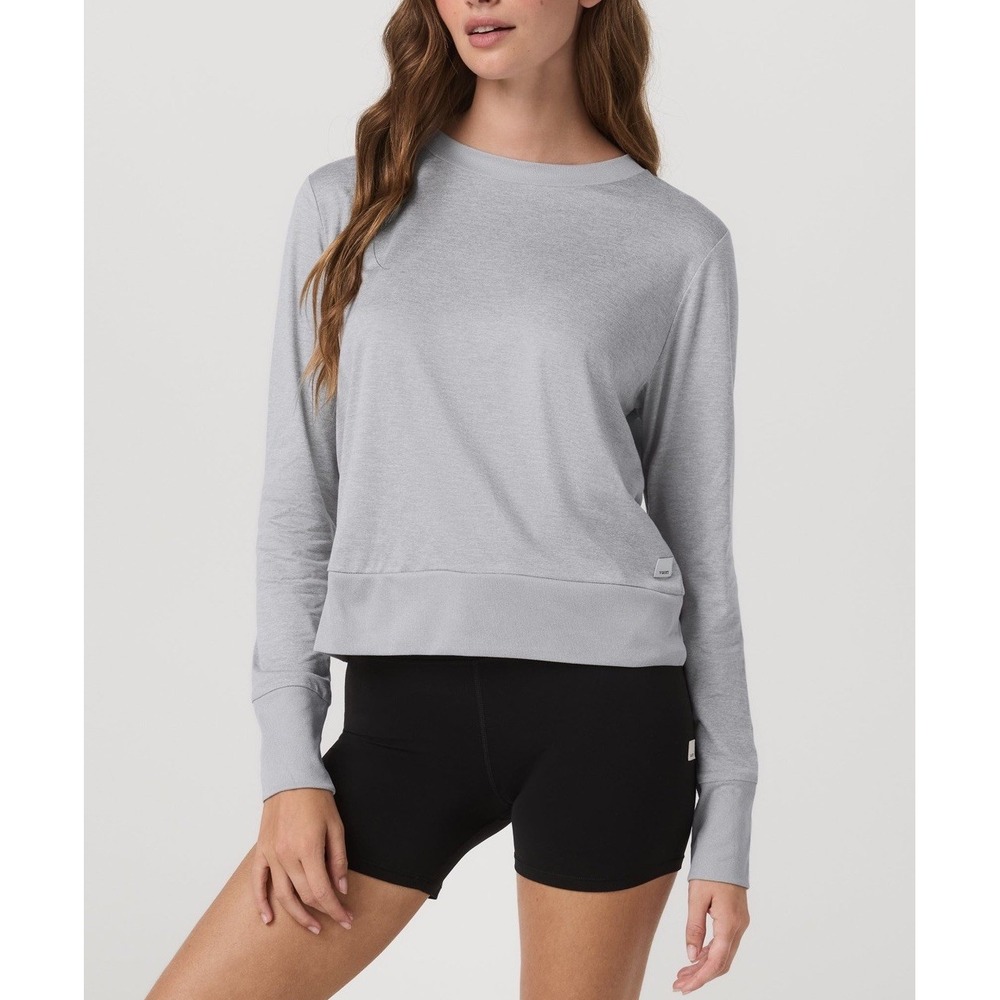 Vuori Daydream Light Weight Crewneck Long Sleeve Pullover Top Gray Womens Small